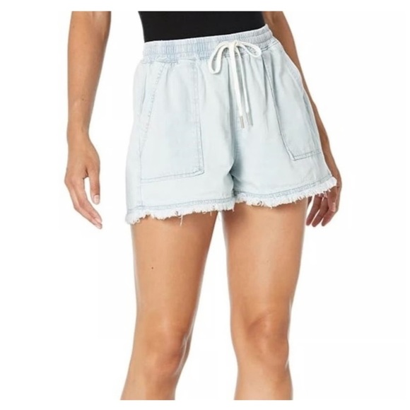 Blank NYC | Doing Too Much Elastic Waist Light Wash Denim Shorts | S - Picture 5 of 13